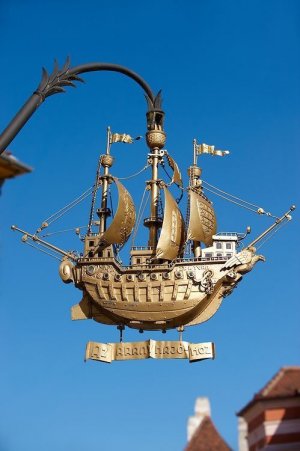 gold ship sign.jpg