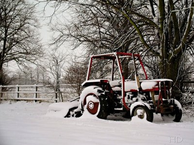 Old Tractor in the snow  HD.jpeg