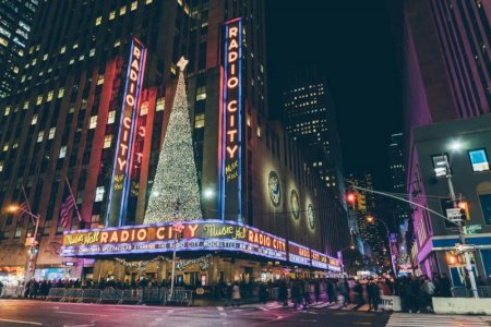 Radio-city-music-hall_2.jpg