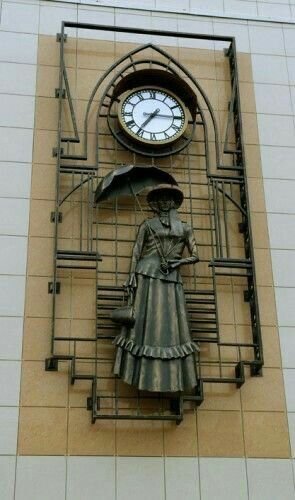 clock mary poppins.jpg