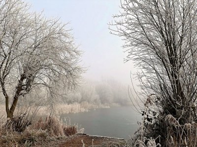 Icy misty -lake-HD.jpg