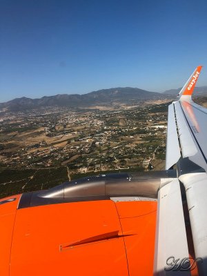 airplane landing Malaga spain-HD.jpg