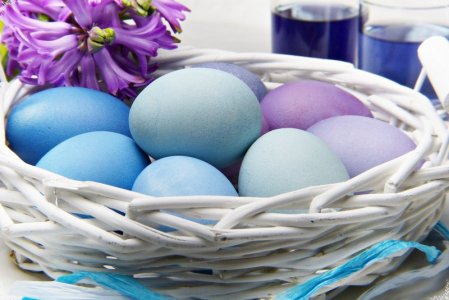 blue eggs easter-3165454_1280.jpg