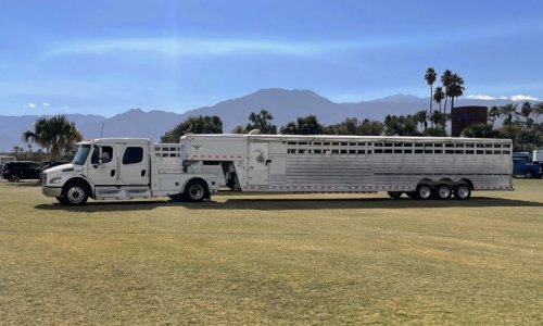 horse trailerIMG_7881.JPG