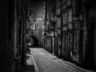 B&W alley.jpg