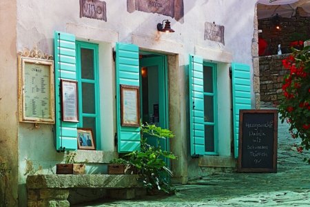turq shutters restaurant-5468882_1280.jpg