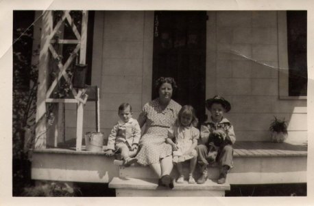 Aunt Opal Me Linda and Donal Ray .jpg