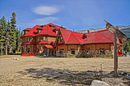 red hotel-6931352_1280.jpg