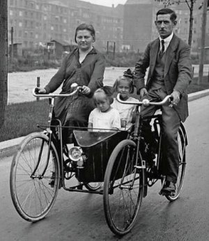 B&W bicycle for 4.jpg