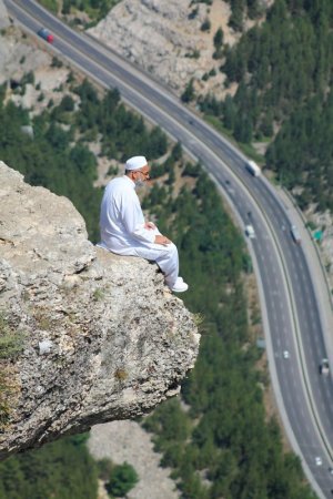 white cliff sitting-5265019_1920.jpg