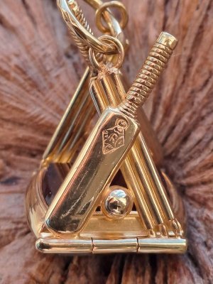 gold rare vict cricket seal.jpg