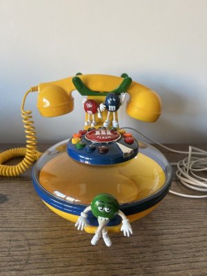phone m&m.jpg