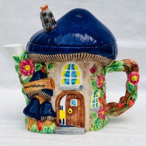 teapot mushroom pixie house.jpg