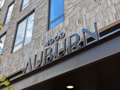 4909AuburnApartmentsSignage.jpg