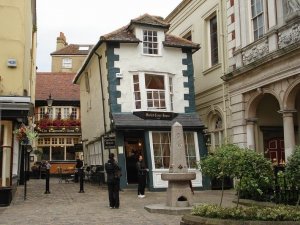 crooked-house-windsor-3[6].jpg