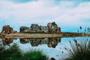 castel-meur-plougrescant-1[2].jpg