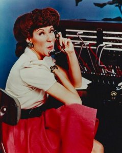 Ernestine-the-Operator-LilyTomlin.jpg