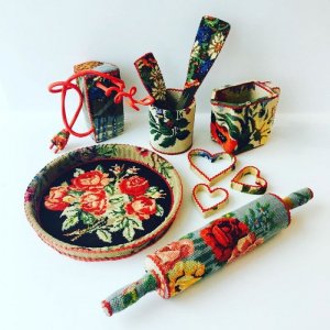 Swedish-artist-weaves-vintage-household-objects-with-tapestry-and-the-result-is-incredible-5a8...jpg