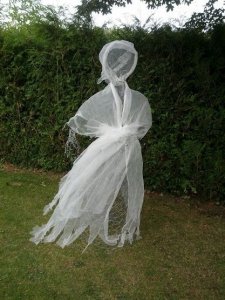8f263ca9ab937be3fe49997b04d15a90--halloween-ghost-decorations-halloween-ghosts.jpg