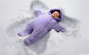 funny-baby-in-the-snow-small.jpg