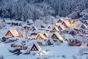 winter-shiakawgo-lights-japan.jpg