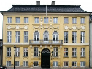 1280px-Det_Gule_Palae_Copenhagen.jpg