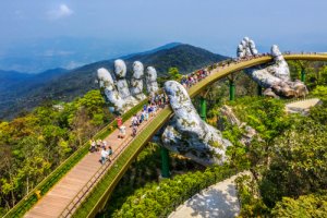 Golden-Bridge-Banan-Hill-DaNang-Vietnam.jpg