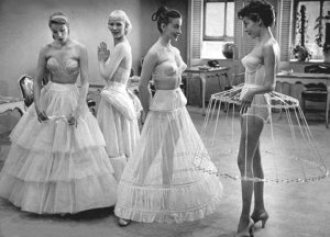 c3e83d1599587140f9e5feb02cb83f3e--vintage-lingerie-vintage-clothing.jpg