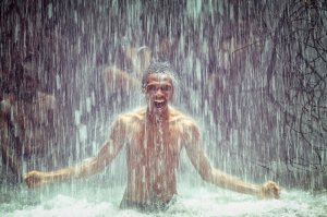 man-under-waterfall-2150164_960_720.jpg