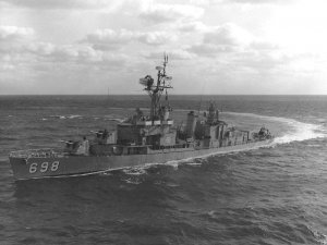 USS_Ault_(DD-698)_underway_in_January_1965.jpg USS_Ault_(DD-698)_underway_in_January_1965.jpg