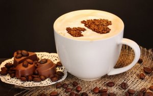 10073_Two-hearts-in-a-cup-of-coffee-Chocolate-and-coffee-beans.jpg