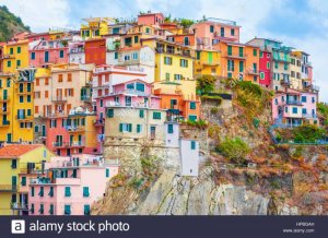 colorful-houses-in-manarola-cinque-terre-italy-HPBGAH.jpg