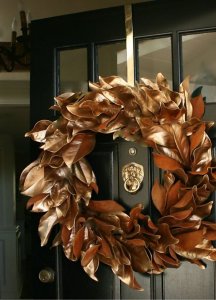 10-a-copper-leaf-magnolia-leaf-wreath-is-an-ideal-piece-for-decorating-in-the-south.jpg