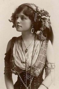 Gypsy woman (1800s).jpeg