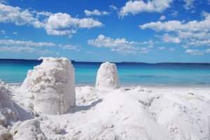 The-startling-white-sands-of-Hyams-Beach-in-New-South-Wales-Australia-the-whitest-sand-in-the-...jpg