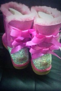 3xdaen-l-610x610-shoes-ugg+boots-uggs-uggaustralia-bling-boots-bow-bows-studs-sparkle-winter+b...jpg 3xdaen-l-610x610-shoes-ugg+boots-uggs-uggaustralia-bling-boots-bow-bows-studs-sparkle-winter+b...jpg