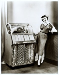 1950s_wurlitzer_juke_box1.jpg
