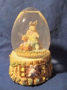 bunny snow globe1.jpg