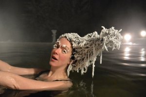 hair-freezing-contest-takhini-hot-springs-63-5e8444ec00c5f-jpeg__880.jpg
