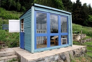 Pallet-Summerhouse-by-Dan-Hughes.jpg