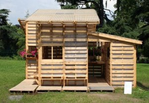 diy-pallet-house.jpg