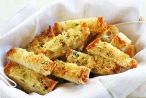 garlic-bread-horiz-a2-1800.jpg