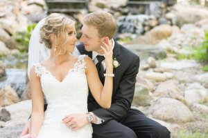 Wedding-Bride-and-Groom-Poses-9.jpg