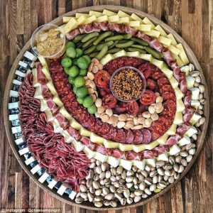 3714705B00000578-3733218-_cheesemongrrl_arranged_cheese_meat_and_nuts_in_an_impressive_sw-m-20...jpg
