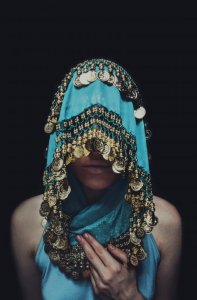 women-s-blue-and-brown-sari-3069217.jpg