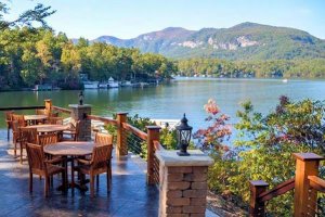 lodge-on-lake-lure.jpg