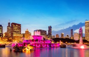 illinois-chicago-buckingham-fountain-grant-park-skyline-panorama.jpeg