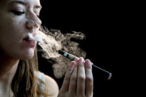 vaping iStock ljubaphoto.jpg
