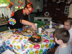 Webndy cutting cake.JPG