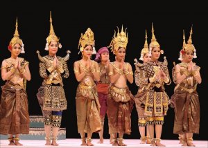 1024px-Royal_Ballet_Camboda_Apsara_Mera.jpg